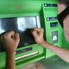 В Тернополе злоумышленник ограбил банкомат в торговом центре (видео)