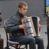 В Луцке у незрячего музыканта на улице украли инструмент