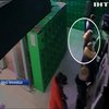 У Тернополі чоловік викрав півмільйона гривень з банкомата