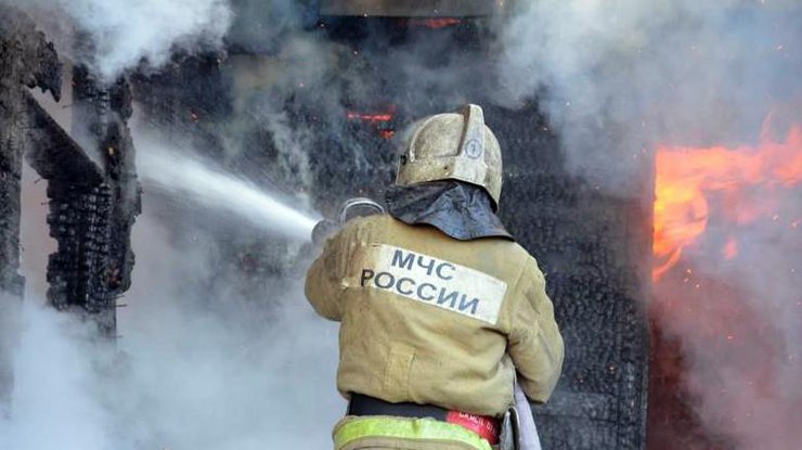 В России эвакуировали целый поселок из-за пожара