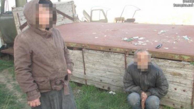 В Запорожской области фермер посадил супружескую пару "на цепь"