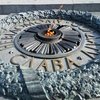 В Киеве вандалы повредили памятник Вечной Славы (фото)