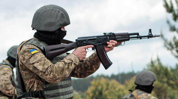 Бои на Донбассе: ранены двое военных 