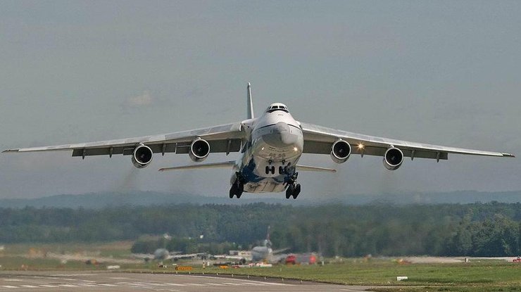 Грузовой самолет Ан-124-100 "Руслан"