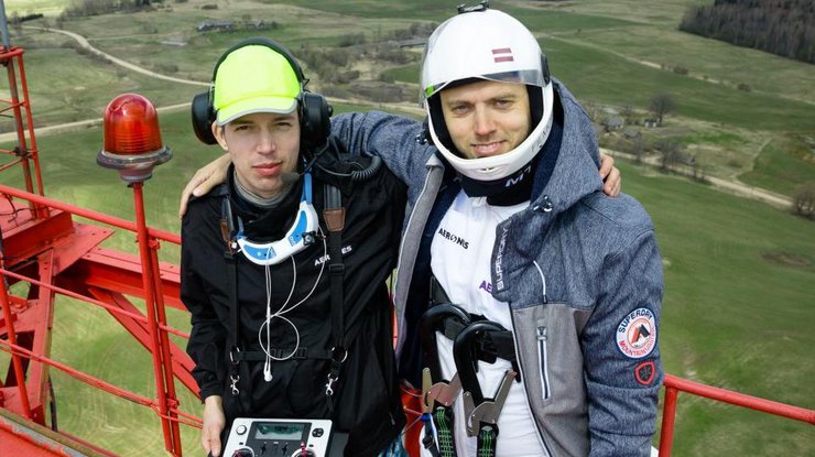 Латвийский парашютист первым в мире прыгнул с дрона 