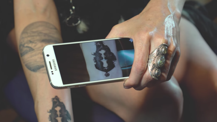 В США придумал татуировки, которые можно слушать
