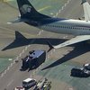 В аэропорту Лос-Анджелеса пассажирский самолет врезался в грузовик
