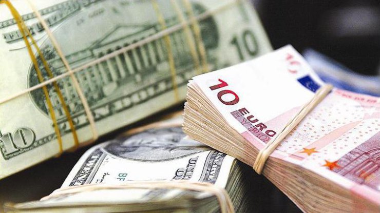 Курс евро в Украине стремительно взлетел, доллар продолжает дешеветь 