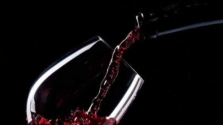 Бокал вина способен спровоцировать возникновение раковой опухоли