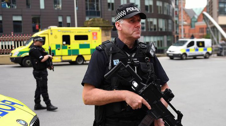 Теракт в Манчестере: опубликованы фотографии террориста на стадионе