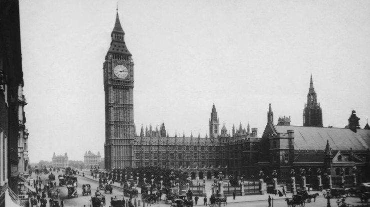 На Часовой башне Вестминстерского дворца в Лондоне запущены часы, ныне известные как Биг-Бен