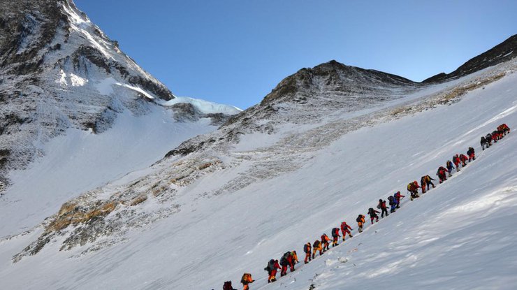 На Эвересте образовались пробки из-за неопытных туристов 