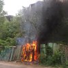 В Киеве подожгли скандальную недостройку (фото)
