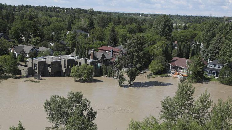 В Канаде из-за сильного наводнения ввели чрезвычайное положение 