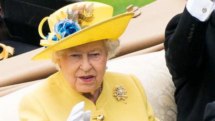 Королева Британии пользуется лаком для ногтей за 9 долларов