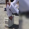 Подросток разбил головой рекордное количество бетонных плит (видео)