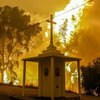 Пожар в Португалии: 12 человек спаслись в баке с водой 