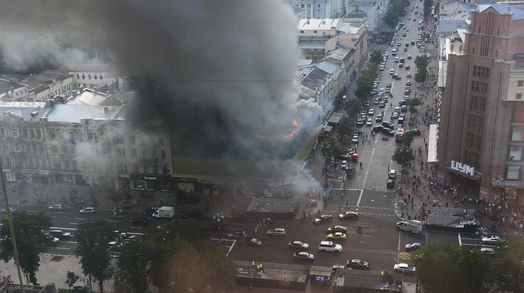 Масштабный пожар в центре Киева / Фото: из Instagram 