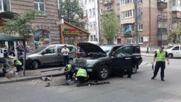 Взрыв джипа в центре Киева / Фото: из Facebook Оксана Блищик 