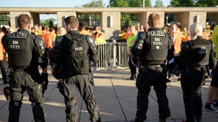 Полиция Германии задержала двоих подозреваемых после сообщений о теракте 