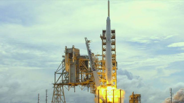 SpaceX успешно отправила на МКС грузовой корабль 