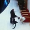 Невероятная жестокость: в отеле турист избил горничную (видео) 