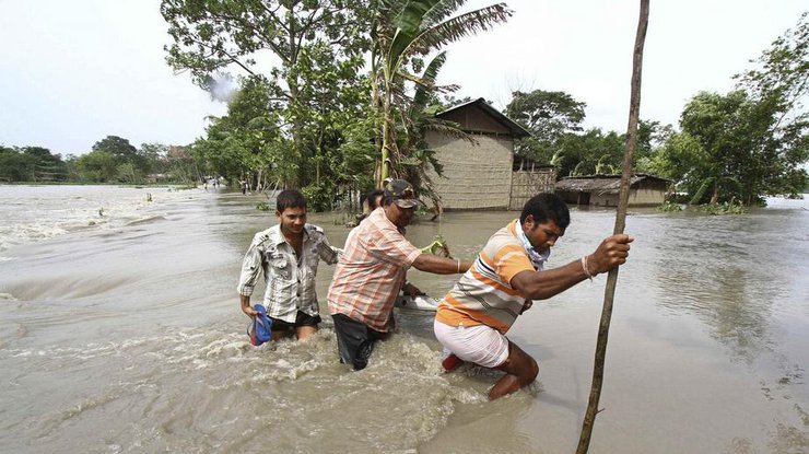 В Индии из-за наводнения погибли почти 100 человек
