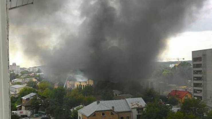 Во Львове горит завод / Фото: из социальных сетей