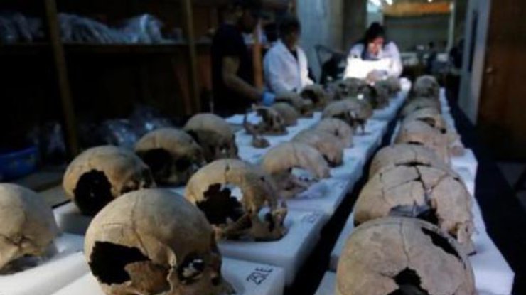 В Мехико обнаружили башню из 650 черепов