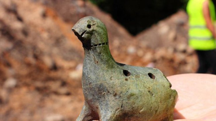 Археологи нашли игрушечного динозавра 