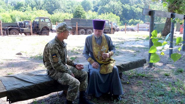 Священники УПЦ посетили пленных на Донбассе 