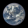 В НАСА опубликовали первый снимок Земли с Луны