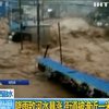 Наводнение в Китае: прорыв плотины сорвал тысячи авиарейсов (видео)