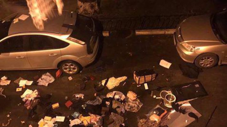 В Киеве пьяный мужчина с ножом бегал за своими детьми