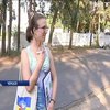 Волонтерка зі США прибирає пляжі в Черкасах