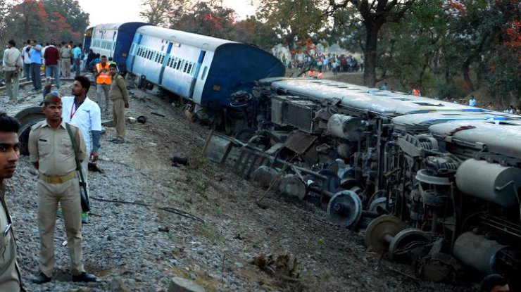 Катастрофа на железной дороге в Индии: количество погибших возросло
