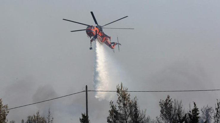 В Португалии вертолет запутался в проводах, есть погибшие