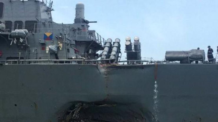 Столкновение эсминца с танкером: найдены останки моряков 