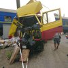 Жуткое ДТП под Луганском: пассажирский поезд протаранил грузовик (фото)