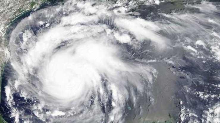 Согласно прогнозам, ураган Харви обрушится на побережье США вечером в пятницу или утром в субботу
