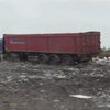 Львівське сміття: на Житомирському сміттєзвалищі застрягла нелегальна вантажівка (відео)
