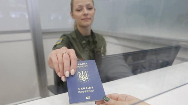 Биометрические паспорта в Украине не успевают печатать