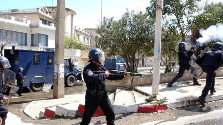В Алжире смертник атаковал полицейский участок, есть погибшие 