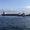 В водах Сингапура столкнулись два корабля