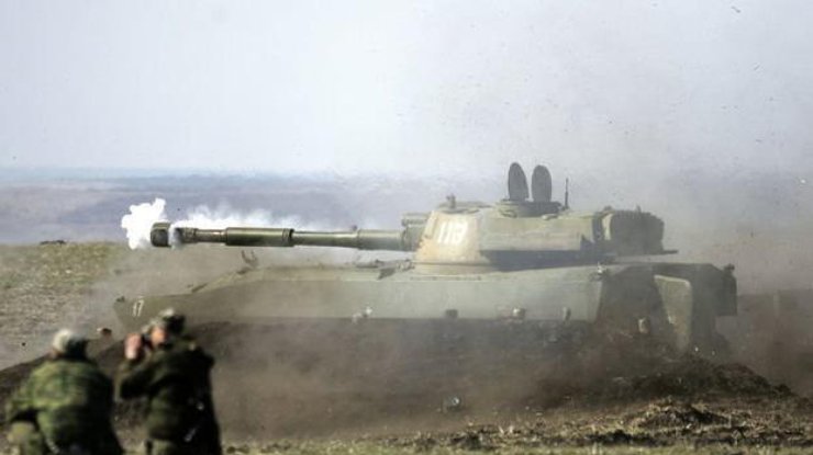 Возле Донецка обнаружили 40 танков боевиков 