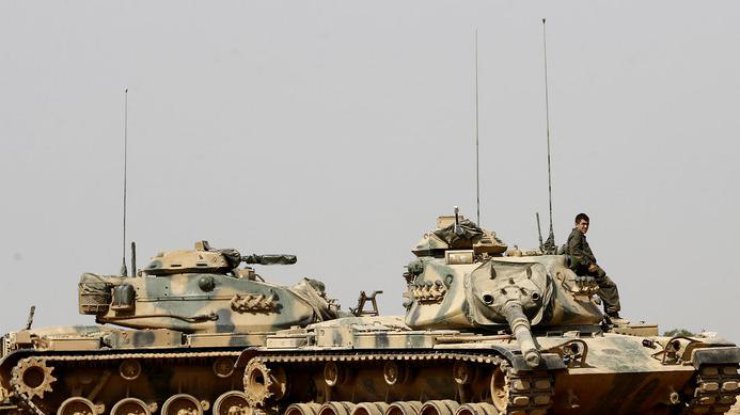 Турция направила 80 танков к границе с Сирией
