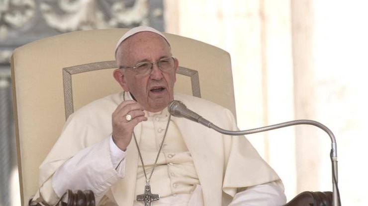 Ватикан признал случаи педофилии среди священников слишком поздно - Папа Римский 