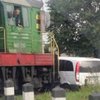 В Луцке поезд протаранил микроавтобус (фото)