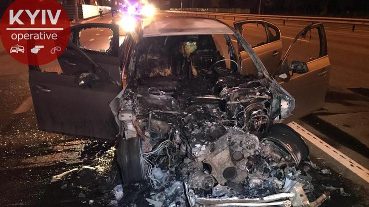 Смертельное ДТП в Киеве: после столкновения сгорел автомобиль
