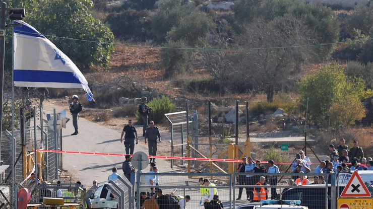 В Израиле палестинец расстрелял правоохранителей 